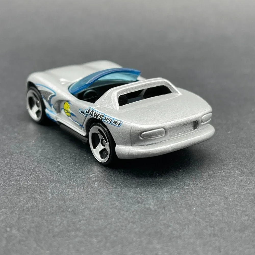 Hot Wheels Dodge Viper RT/10 Jaws Water Polo Team Silver Sports Car Diecast 1/64